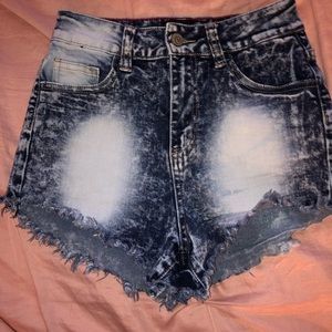 High-wasted Denim Shorts
